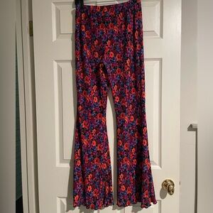 COPY - NWOT These funky pants have a flair ruffle bottom Elastic waist Sz M 31”…